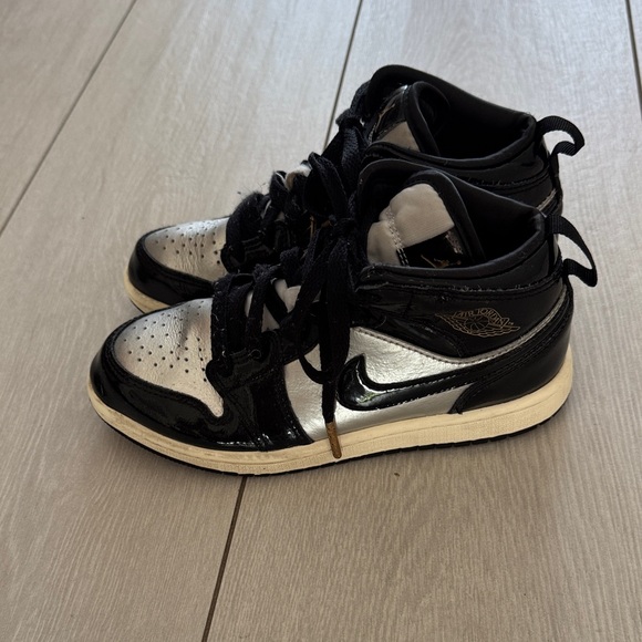 Nike Air jordan Kids 2 Sneakers Black and Silver - Picture 4 of 5